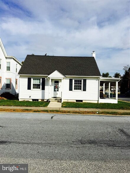 546 Eshelman St, Highspire, PA 17034