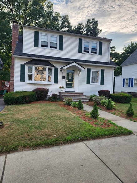 33 Staples St, Lowell, MA 01851