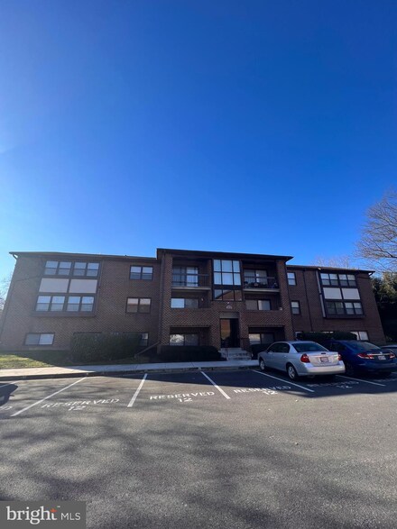 12 Juliet Ln Unit 301, Nottingham, MD 21236