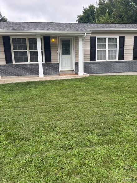 15545 97th Ave, Florissant, MO 63034