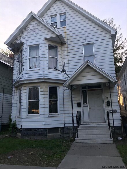 12 Mynderse St, Schenectady, NY 12307