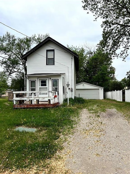 1013 E 10th St N, Newton, IA 50208