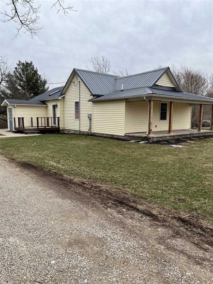 11879 Kuhn Rd, Mooreland, IN 47360