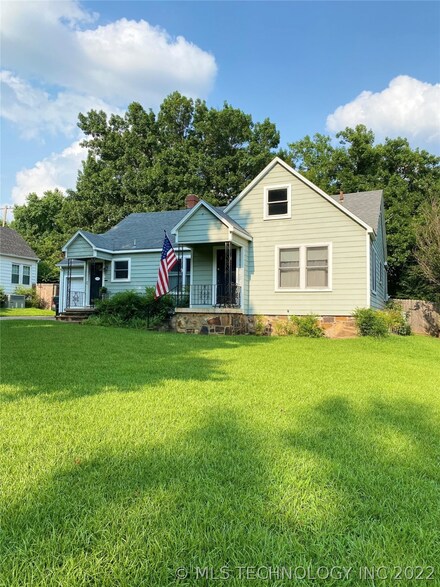 706 Honor Heights Dr, Muskogee, OK 74401