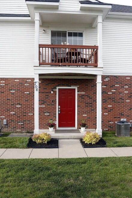 704 Riversedge Dr, Saline, MI 48176