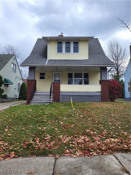 955 Nela View Rd, Cleveland, OH 44112