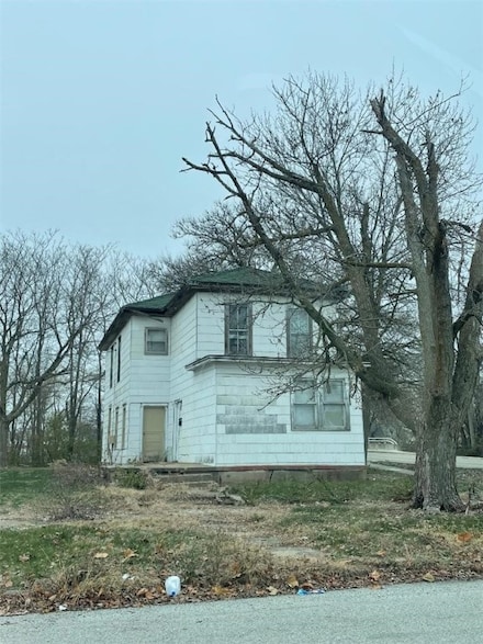 321 N 16th St, Mattoon, IL 61938