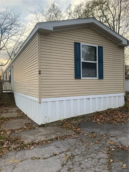 2 Forest Edge Dr, Batavia, NY 14020