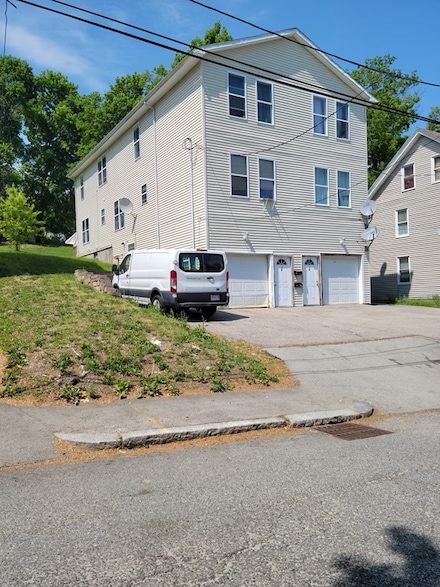 16 Edgeworth St, Worcester, MA 01605