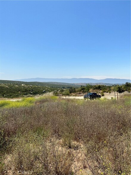 69 Rocky Knoll Rd, Hemet, CA 92544