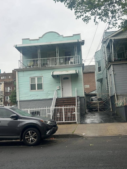 4222 Carpenter Ave, Bronx, NY 10466