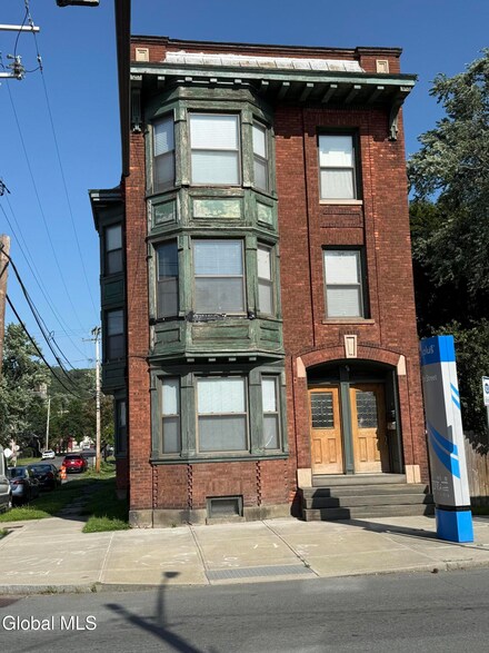 566 2nd Ave, Troy, NY 12182