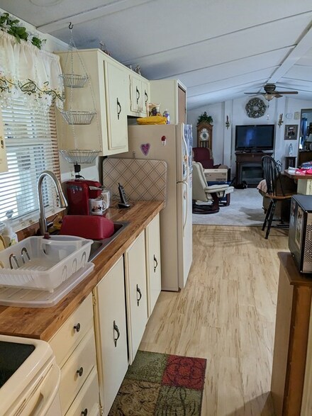 174 Juniper Ave, Sturbridge, MA 01566