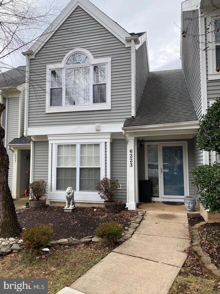 6223 Stonepath Cir, Centreville, VA 20120