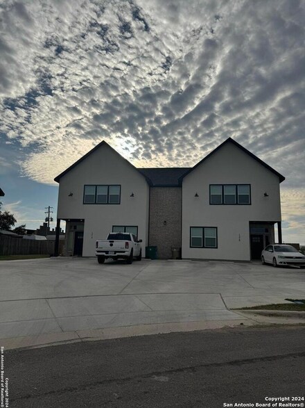121 Micah Point, La Vernia, TX 78121