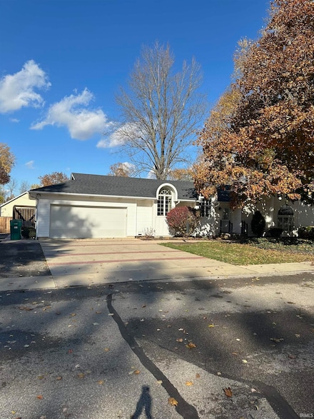 130 E Quincy St, Roann, IN 46974