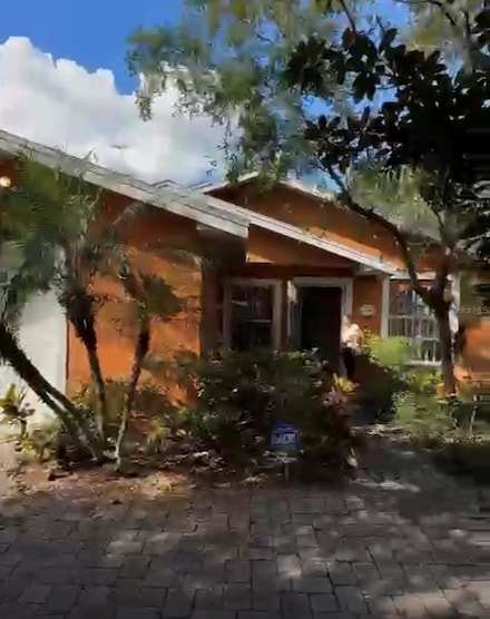 1405 W Rambla St, Tampa, FL 33612