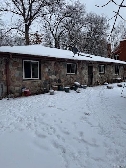 23325 W 9 Mile Rd, Southfield, MI 48033