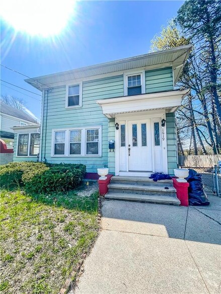 1619 Broad St, Cranston, RI 02905