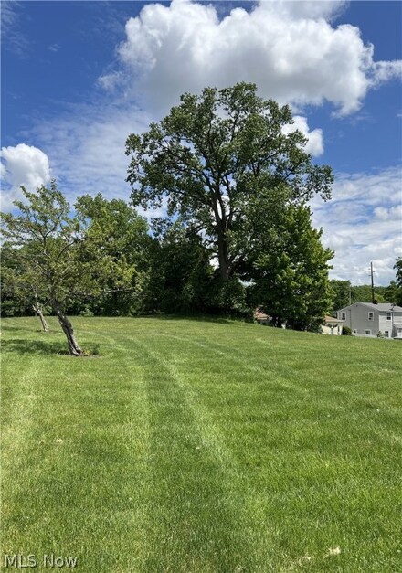 7264 Ridge Rd, Parma, OH 44129
