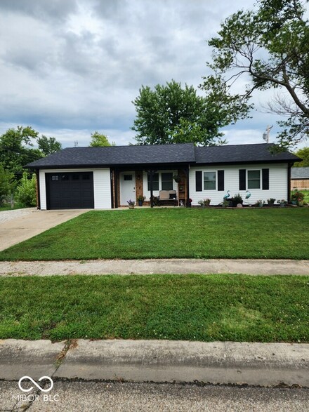 159 West St, Whiteland, IN 46184