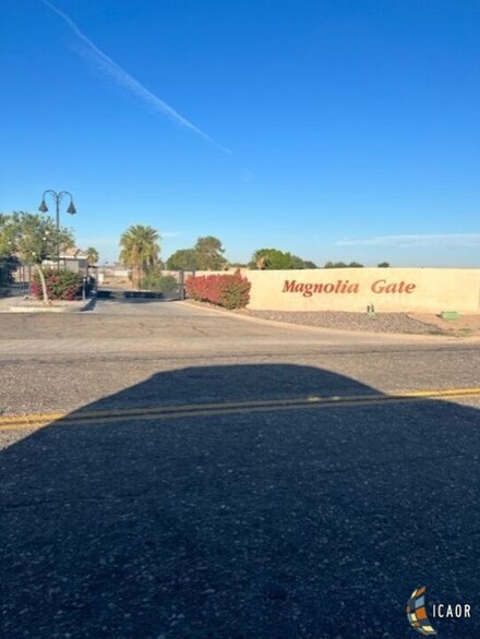 1449 Magnolia Cir, El Centro, CA 92243