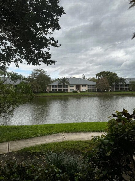 13870 Oneida Dr, Delray Beach, FL 33446