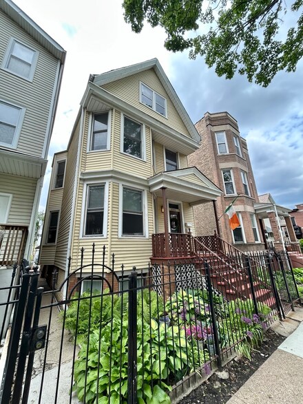 3240 N Whipple St Unit 2, Chicago, IL 60618