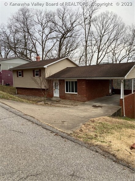 122 Wildwood Dr, Elkview, WV 25071