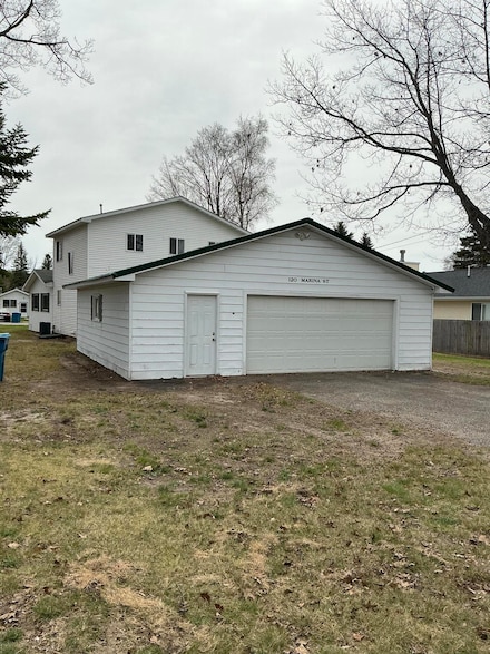 120 Marina St, Houghton Lake, MI 48629