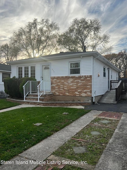 402 Grandview Ave, Staten Island, NY 10303