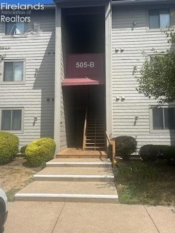 505 W Lakeshore Dr Unit B-5, Port Clinton, OH 43452