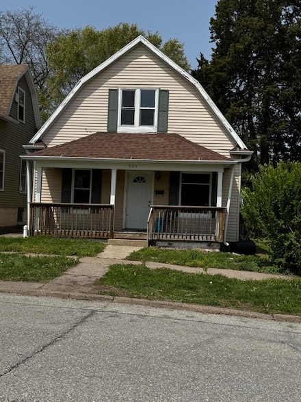 903 E 6th St, Muscatine, IA 52761