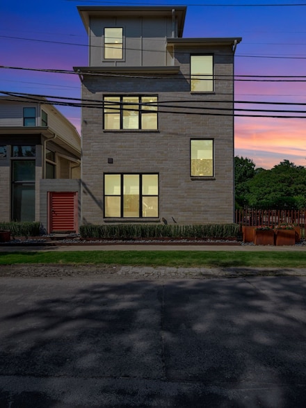 2802 Lee St, Dallas, TX 75206