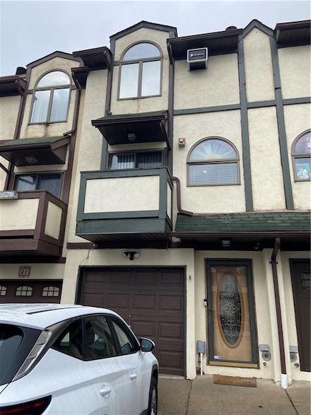 23 Stone Crest Ct, Staten Island, NY 10308