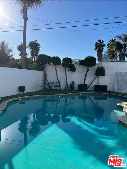 6316 Drexel Ave, Los Angeles, CA 90048