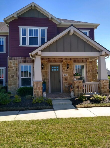 2765 S Market Square Ln, Justin, TX 76247