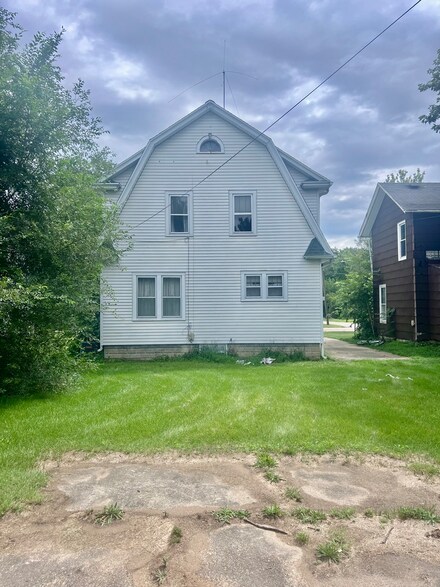511 S College Ave, Dixon, IL 61021