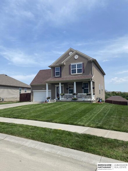 10627 S 110th Ave, Papillion, NE 68046