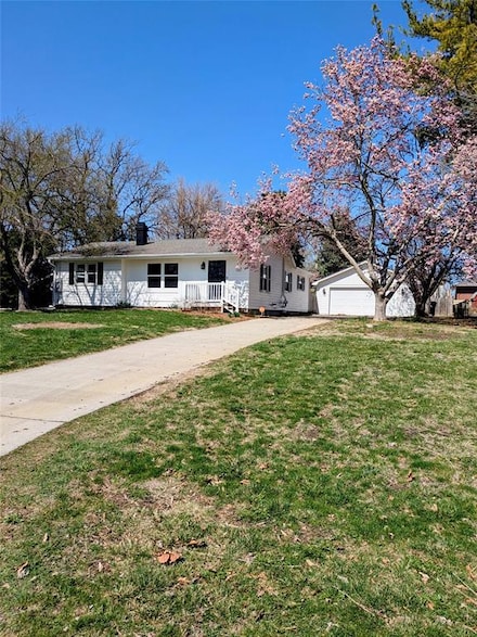 1300 NE 50th Place, Des Moines, IA 50313