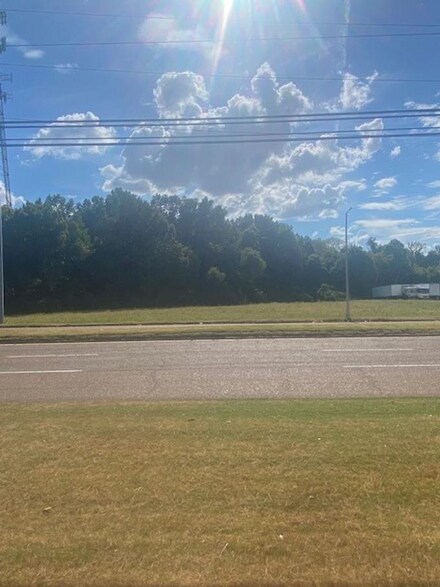 4425 S Mendenhall Rd, Memphis, TN 38141