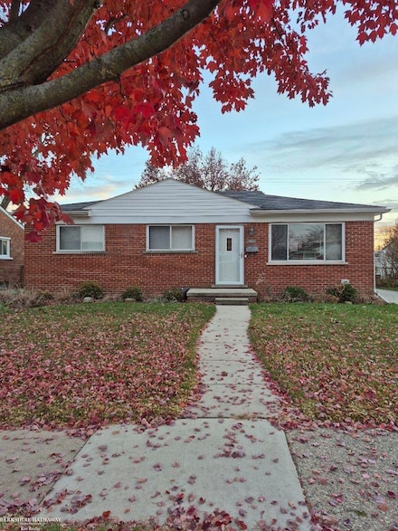 22016 Barton St, Saint Clair Shores, MI 48081