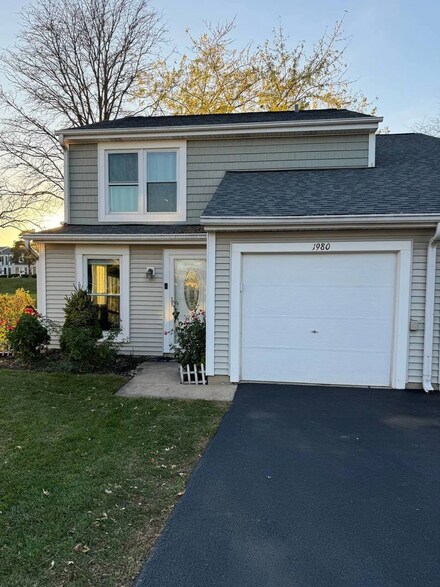 1980 Georgetown Ln Unit 4, Hoffman Estates, IL 60169
