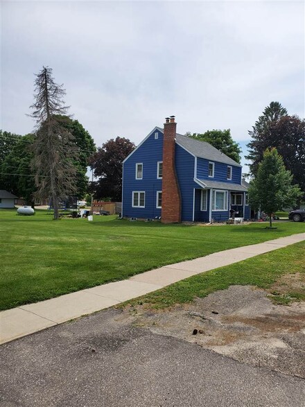 190 2nd St SE, New Albin, IA 52160