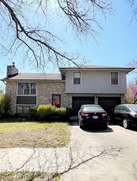 3450 Stonehenge Dr, Manhattan, KS 66503