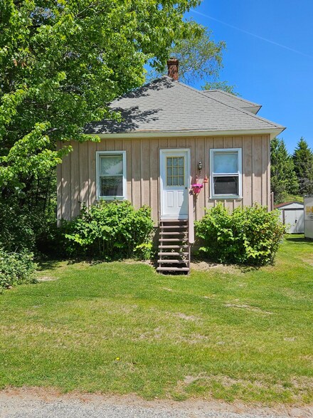 199 W Bowdoin St, Auburn, ME 04210