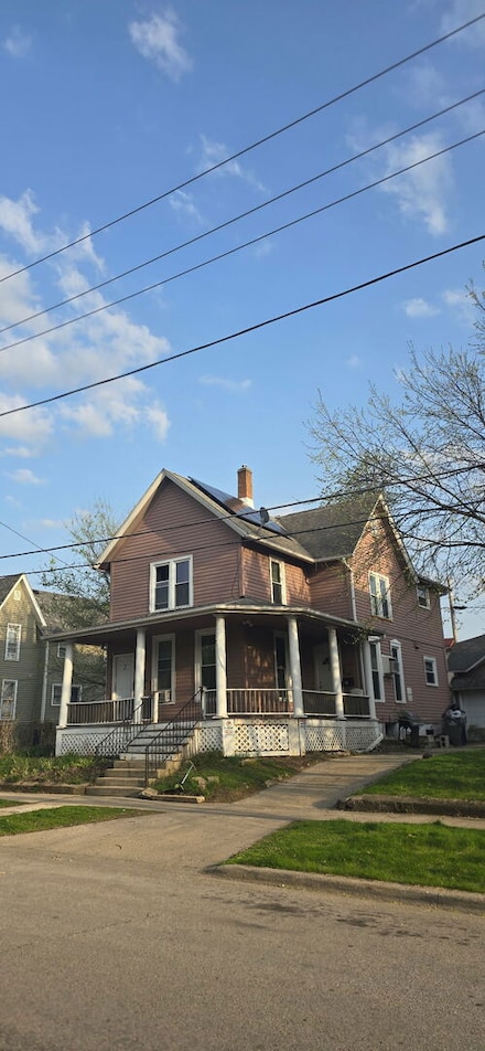 475 Laurel St, Elgin, IL 60120