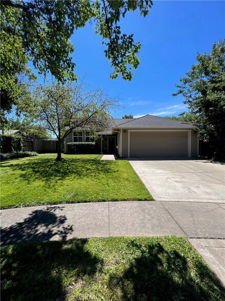 5 Knotts Glen Ct, Chico, CA 95926