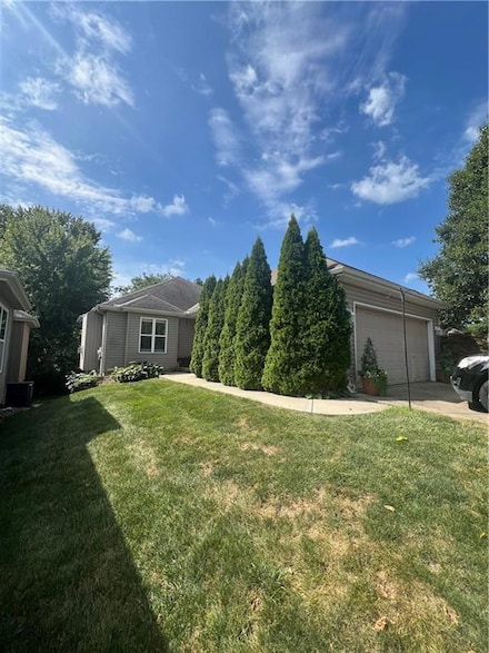 101 N Heatherton Ct, Kansas City, MO 64118