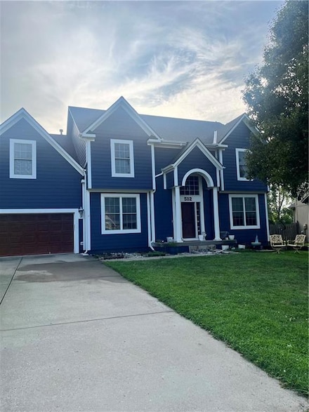 512 SW Gentry Ln, Lees Summit, MO 64081